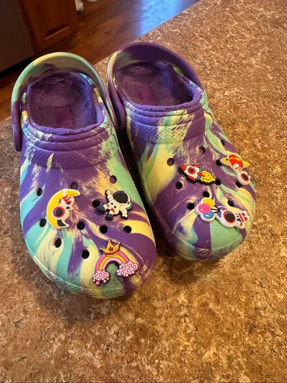 Crocs Kids J3 Fleece Lined Marbled Clogs Purple Green Space Jibbitz Charms